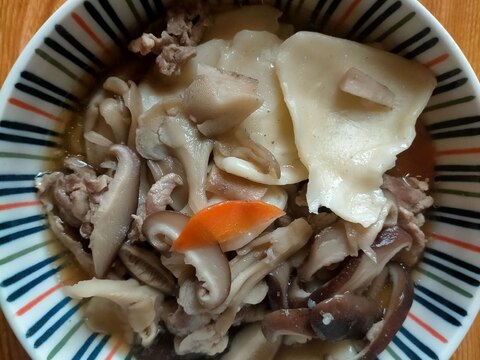 豚小間肉と椎茸と舞茸のひっつみ汁